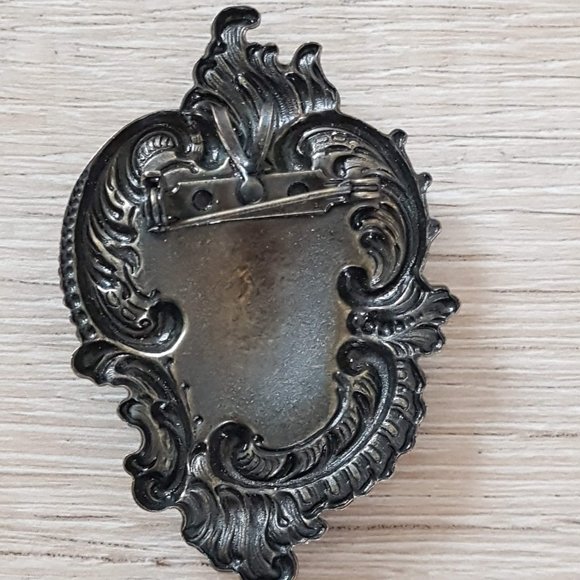 Vintage Inspired Ornate Brooch - Picture 2 of 3